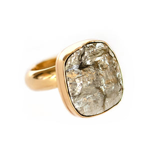 Pyrite stone adjustable ring in zero carat gold alchemia.